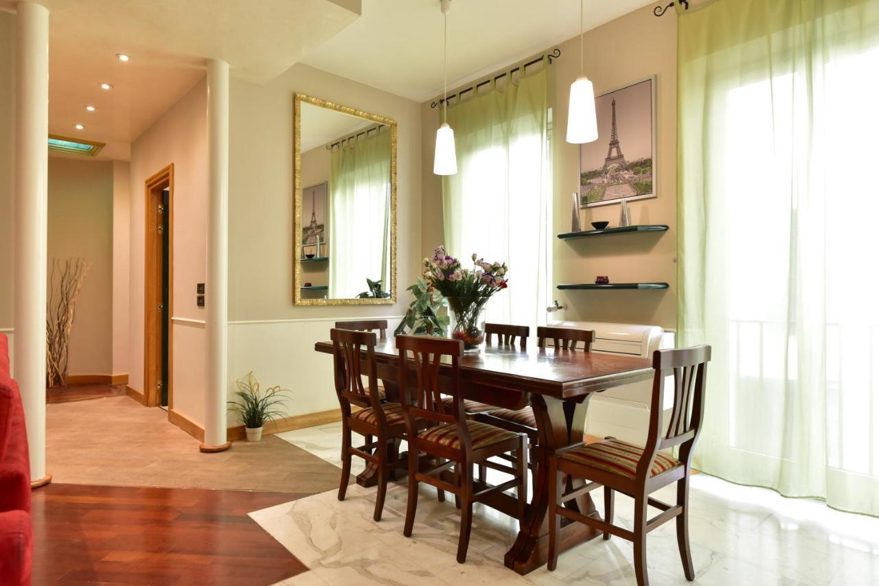 Elegant & Cozy Apartment In The Heart Of Rome Bagian luar foto