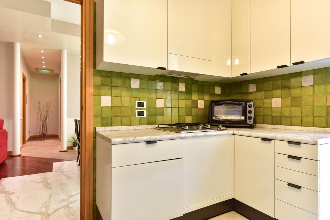 Elegant & Cozy Apartment In The Heart Of Rome Bagian luar foto