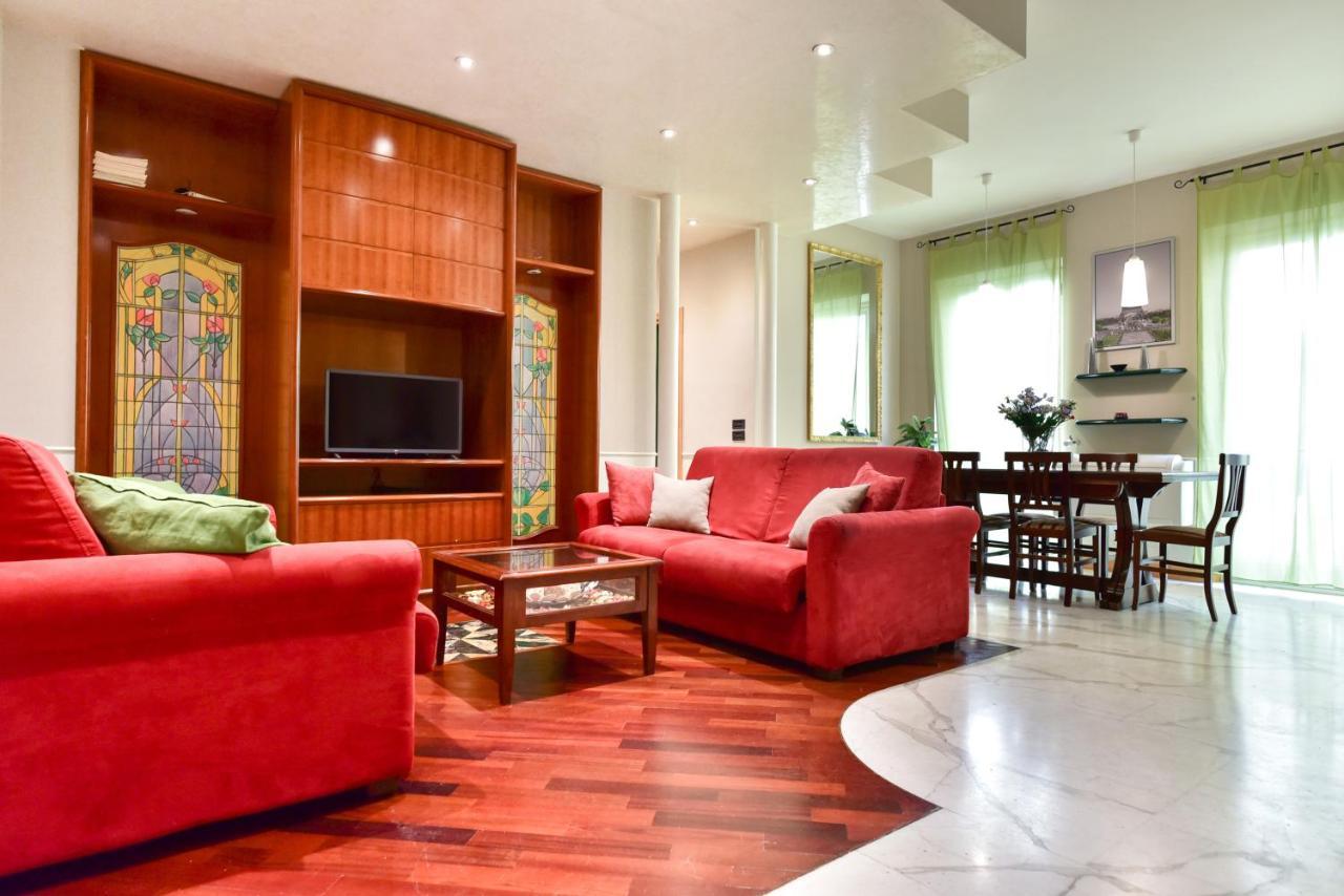 Elegant & Cozy Apartment In The Heart Of Rome Bagian luar foto